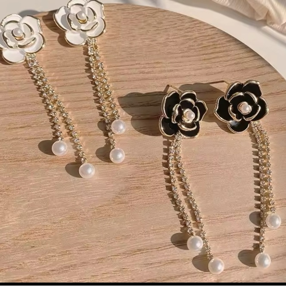 118. Retro Black and White Camellia Long Flower Earrings  Zircon